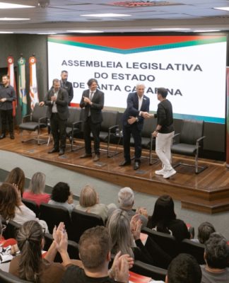 ALESC: ESCOLAS DO LEGISLATIVO DEBATEM EDUCAÇÃO NA DEMOCRACIA