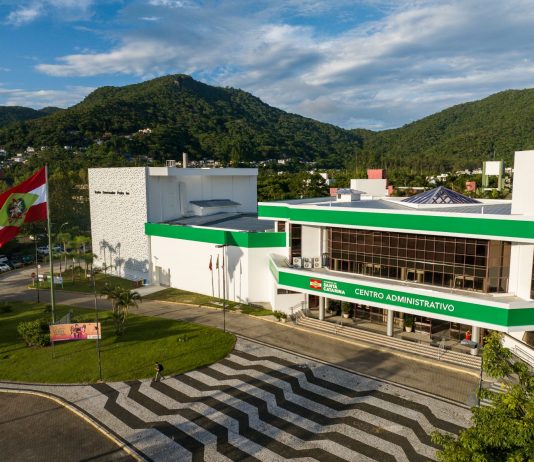 SC: GOVERNADOR JORGINHO MELLO ANUNCIA PAGAMENTO ANTECIPADO DO 13º PARA OS SERVIDORES