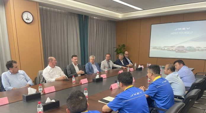 DEPUTADOS CATARINENSES BUSCAM ATRAIR MONTADORA CHINESA DE VEÍCULOS ELÉTRICOS PARA O ESTADO