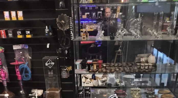 CIGARROS ELETRÔNICOS: PREFEITURA FECHA LABORATÓRIO CLANDESTINO EM FLORIANÓPOLIS