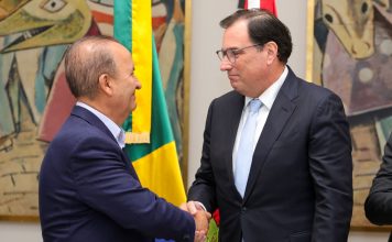 MISSÃO INTERNACIONAL NA ÁSIA: JORGINHO MELLO TRANSMITE O GOVERNO PARA O PRESIDENTE DO TRIBUNAL DE JUSTIÇA FRANCISCO DE OLIVEIRA NETO