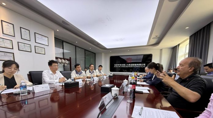 GOVERNO DE SC AVANÇA NA CHINA PARA TIRAR DO PAPEL FERROVIA ENTRE REGIÕES DO INTERIOR E PORTOS