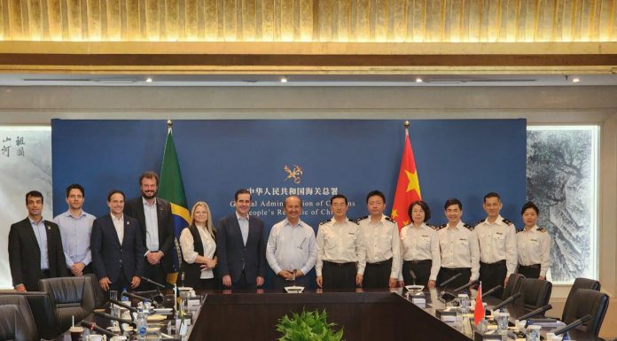 GOVERNADOR JORGINHO MELLO PEDE REABERTURA DO MERCADO CHINÊS AO FRANGO CATARINENSE APÓS EMBARGO PREVENTIVO