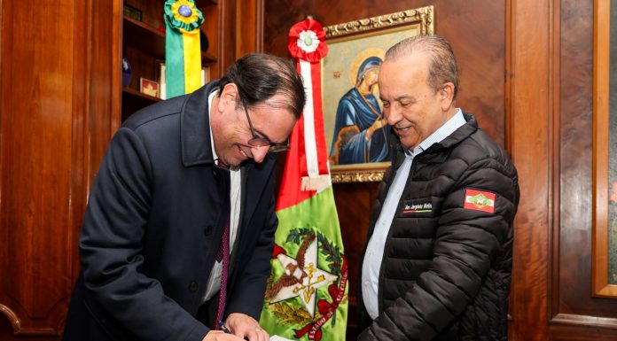 MISSÃO INTERNACIONAL: JORGINHO MELLO REASSUME O GOVERNO DE SANTA CATARINA