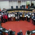 ASSEMBLEIA LEGISLATIVA HOMENAGEIA OS 55 ANOS DA FUNDESTE/UNOCHAPECÓ E DESTACA PAPEL TRANSFORMADOR DA INSTITUIÇÃO EM SANTA CATARINA