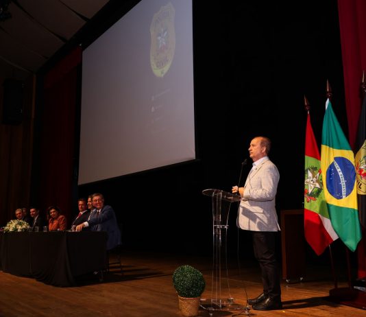 GOVERNADOR JORGINHO MELLO AUTORIZA REFORÇO HISTÓRICO NA SEGURANÇA COM MAIS 300 VAGAS NA POLÍCIA CIVIL