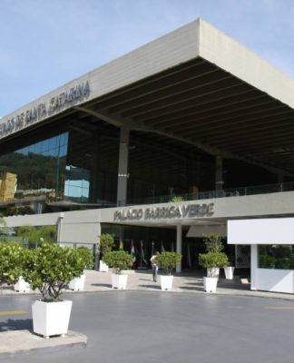 ALESC FECHA SEMESTRE COM MAIS DE 5 MIL MATÉRIAS ANALISADAS E REFORÇA PRESENÇA NO INTERIOR DO ESTADO