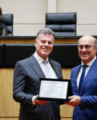 SESSÃO ESPECDIAL NA ALESC CELEBRA OS 30 ANOS DA FEDERAÇÃO DOS HOSPITAIS DE SANTA CATARINA