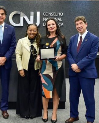 JUÍZA CATARINENSE RECEBE PRÊMIO NACIONAL DO CNJ POR DECISÃO EM DEFESA DE CRIANÇAS E ADOLESCENTES