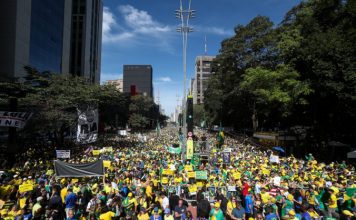 MANIFESTAÇÕES DE APOIADORES DE JAIR BOLSONARO REVELAM FORÇA MOBILIZADORA