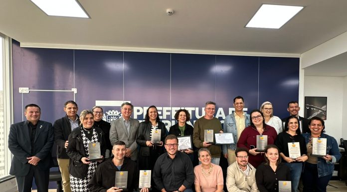 FLORIANÓPOLIS PREMIA ESCOLAS COM MELHORES RESULTADOS NA PROVA “AVALIA FLORIPA”