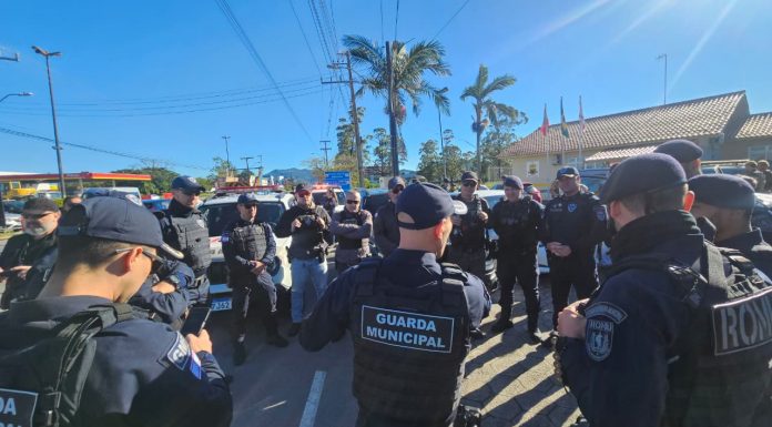 PREFEITURA DE FLORIANÓPOLIS DEFLAGRA OPERAÇÃO SOLO LEGAL E DERRUBA 32 CONSTRUÇÕES IRREGULARES NO RIBEIRÃO DA ILHA