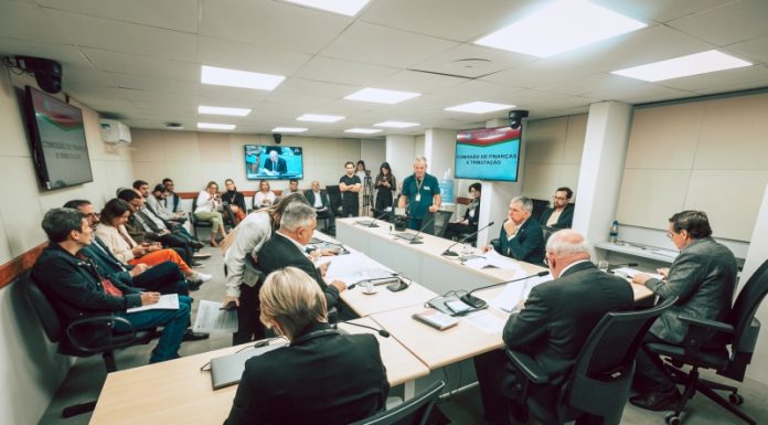 COMISSÃO DA ALESC APROVA PROJETOS SOBRE DOADORES, DIVISAS, ROTA CULTURAL E BÍBLIA NAS ESCOLAS