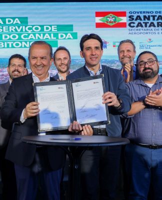 JORGINHO MELLO ASSINA ORDEM DE SERVIÇO PARA A MAIOR OBRA DE DRAGAGEM DO BRASIL NA BAÍA DA BABITONGA