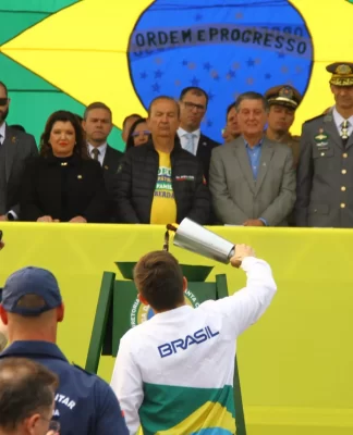 GOVERNADOR JORGINHO MELLO ACOMPANHA DESFILE DE 7 DE SETEMBRO EM FLORIANÓPOLIS