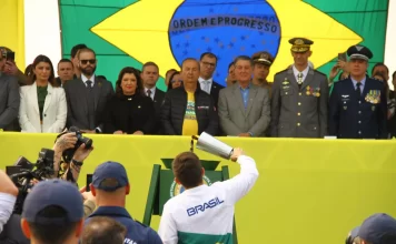 GOVERNADOR JORGINHO MELLO ACOMPANHA DESFILE DE 7 DE SETEMBRO EM FLORIANÓPOLIS