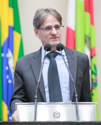 SUS COMPLETA 35 ANOS: PATRIMÔNIO DO POVO BRASILEIRO E CONQUISTA DA DEMOCRACIA