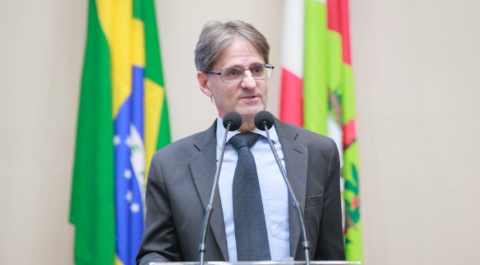 SUS COMPLETA 35 ANOS: PATRIMÔNIO DO POVO BRASILEIRO E CONQUISTA DA DEMOCRACIA