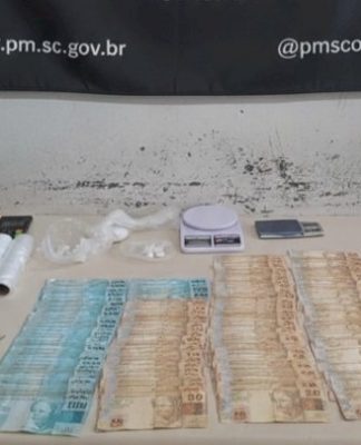 PRISÃO EM JOINVILLE: HOMEM É DETIDO POR TRÁFICO DE DROGAS COM SISTEMA DE TELE-ENTREGA