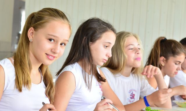 DIA NACIONAL DA ALIMENTAÇÃO ESCOLAR: REFEIÇÃO SAUDÁVEL É ROTINA NAS ESCOLAS ESTADUAIS DE SANTA CATARINA