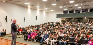 ALESC: CACO BARCELLOS ENCERRA SEMINÁRIO COM ALERTA SOBRE O PAPEL DA IMPRENSA NA PREVENÇÃO DA VIOLÊNCIA