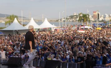 FÉ E CELEBRAÇÃO: MARCHA PARA JESUS REÚNE MILHARES DE FIÉIS NA BEIRA-MAR CONTINENTAL NESTE SÁBADO EM FLORIANÓPOLIS