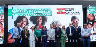 GOVERNO DE SANTA CATARINA FIRMA PACTO DE EXCELÊNCIA PARA FORTALECER A EDUCAÇÃO PÚBLICA