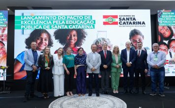 GOVERNO DE SANTA CATARINA FIRMA PACTO DE EXCELÊNCIA PARA FORTALECER A EDUCAÇÃO PÚBLICA