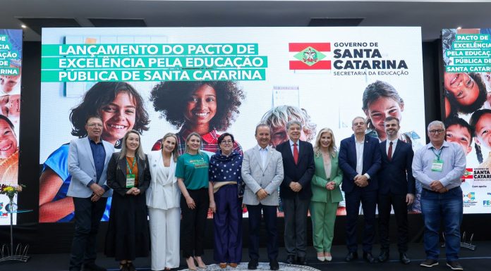 GOVERNO DE SANTA CATARINA FIRMA PACTO DE EXCELÊNCIA PARA FORTALECER A EDUCAÇÃO PÚBLICA