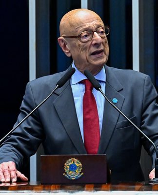SENADOR ESPERIDIÃO AMIN HOMENAGEIA PROFESSORES E DEFENDE AVANÇOS NA EDUCAÇÃO E NA JUSTIÇA FISCAL