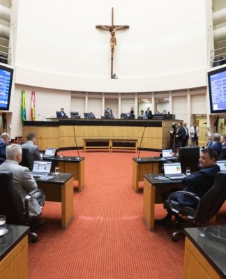 ALESC: DEPUTADOS APROVAM ALTERAÇÕES NO UNIVERSIDADE GRATUITA E NO FUMDESC