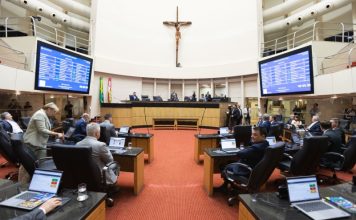 ALESC: DEPUTADOS APROVAM ALTERAÇÕES NO UNIVERSIDADE GRATUITA E NO FUMDESC