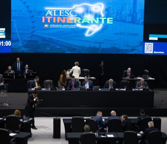 ALESC ITINERANTE ENCERRA OITAVA EDIÇÃO COM BALANÇO POSITIVO EM BALNEÁRIO CAMBORIÚ