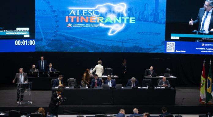 ALESC ITINERANTE ENCERRA OITAVA EDIÇÃO COM BALANÇO POSITIVO EM BALNEÁRIO CAMBORIÚ