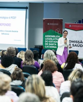 ALESC PROMOVE SEMINÁRIO PARA AMPLIAR POLÍTICAS PÚBLICAS SOBRE FIBROMIALGIA EM SANTA CATARINA