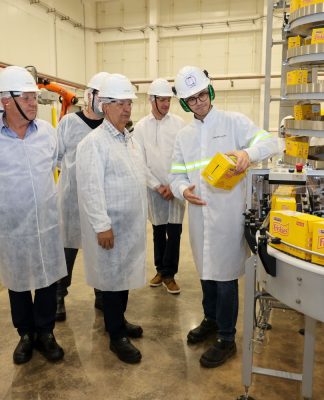GOVERNADOR JORGINHO MELLO VISITA NOVA FÁBRICA DA NESTLÉ PURINA NO OESTE