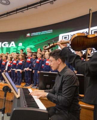 ASSEMBLEIA LEGISLATIVA CELEBRA 70 ANOS DO CENTRO EDUCACIONAL MENINO JESUS DE FLORIANÓPOLIS