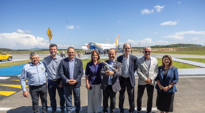 GOVERNADOR INAUGURA REVITALIZAÇÃO DO AEROPORTO DE CORREIA PINTO E RECEBE VOO INAUGURAL DA GOL