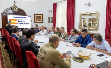 GOVERNO DE SC AVANÇA EM FORÇA-TAREFA PARA PADRONIZAR ATENDIMENTO À POPULAÇÃO EM SITUAÇÃO DE RUA