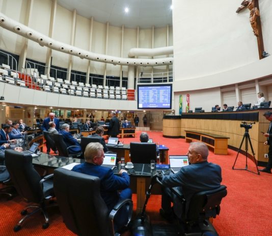 ALESC DEBATE CRISE NO CAMPO, INFRAESTRUTURA, RACISMO, NOVAS REGRAS PARA MOTOBOYS E APROVA PROJETOS
