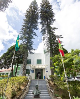 FLORIANÓPOLIS: HOSPITAL NEREU RAMOS PASSA POR AMPLA REVITALIZAÇÃO E ENTRA NA FASE FINAL DAS OBRAS NA FACHADA