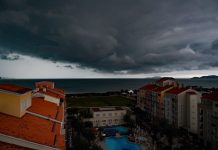 FRENTE FRIA E CICLONE EXTRATROPICAL PROVOCAM TEMPORAIS, VENTOS FORTES E MAR AGITADO EM SC