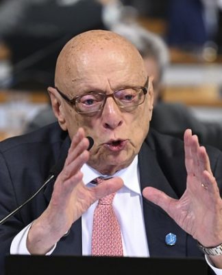 AMIN CONFRONTA GONET SOBRE OMISSÕES DA PGR E VOTA CONTRA RECONDUÇÃO AO CARGO