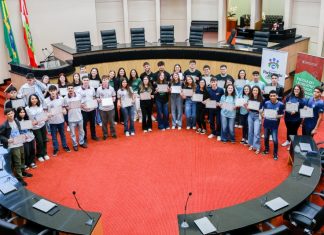 PARLAMENTO JOVEM INICIA 34ª EDIÇÃO NA ALESC COM REPRESENTANTES DE OITO ESCOLAS