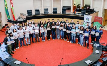 PARLAMENTO JOVEM INICIA 34ª EDIÇÃO NA ALESC COM REPRESENTANTES DE OITO ESCOLAS