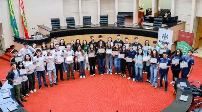 PARLAMENTO JOVEM INICIA 34ª EDIÇÃO NA ALESC COM REPRESENTANTES DE OITO ESCOLAS