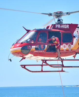 BOMBEIROS INTENSIFICAM TREINAMENTO AÉREO E AQUÁTICO PARA O VERÃO EM SANTA CATARINA