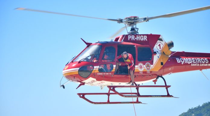 BOMBEIROS INTENSIFICAM TREINAMENTO AÉREO E AQUÁTICO PARA O VERÃO EM SANTA CATARINA