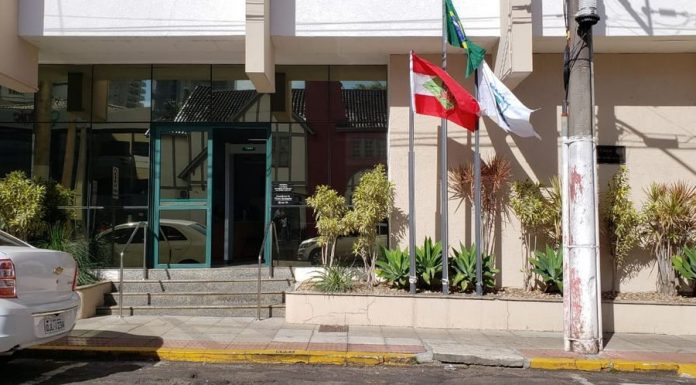 ADVOGADO E EX-ESPOSA SÃO CONDENADOS POR FACILITAR COMUNICAÇÃO DE FACÇÃO CRIMINOSA EM JOAÇABA