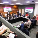 ALESC: COMISSÃO DE FINANÇAS APROVA 20 PROJETOS E PAUTA AUDIÊNCIA SOBRE IMPACTO DA REFORMA TRIBUTÁRIA NOS MUNICÍPIOS